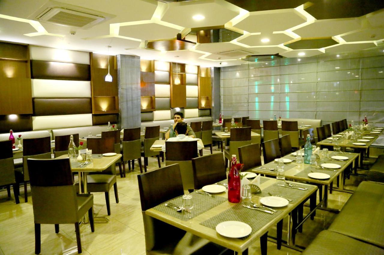 Hotel S C Residency Zirakpur Buitenkant foto