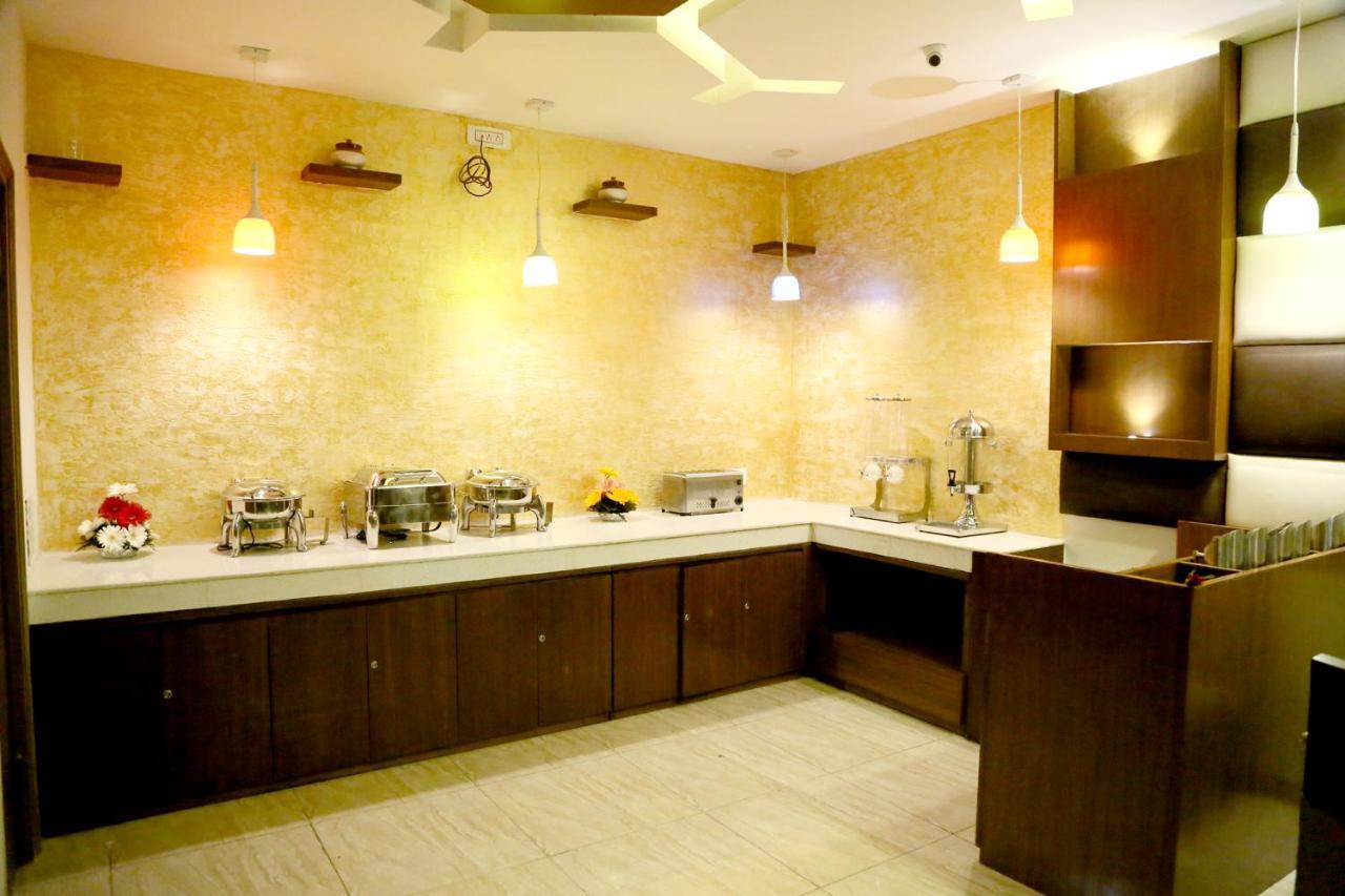 Hotel S C Residency Zirakpur Buitenkant foto