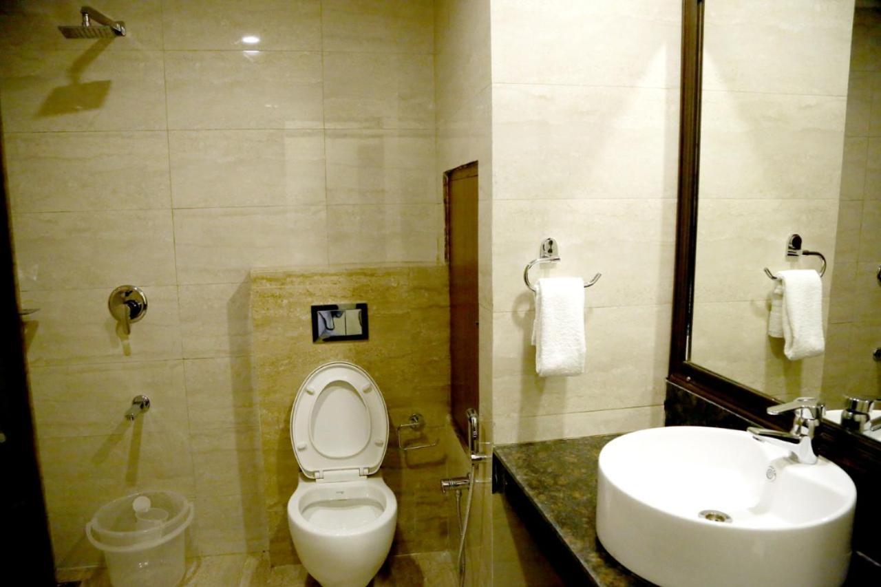 Hotel S C Residency Zirakpur Buitenkant foto