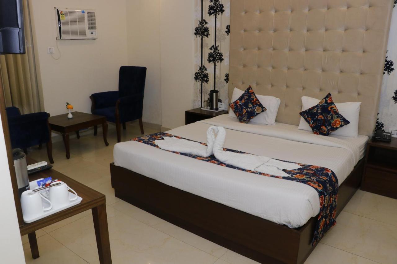 Hotel S C Residency Zirakpur Buitenkant foto