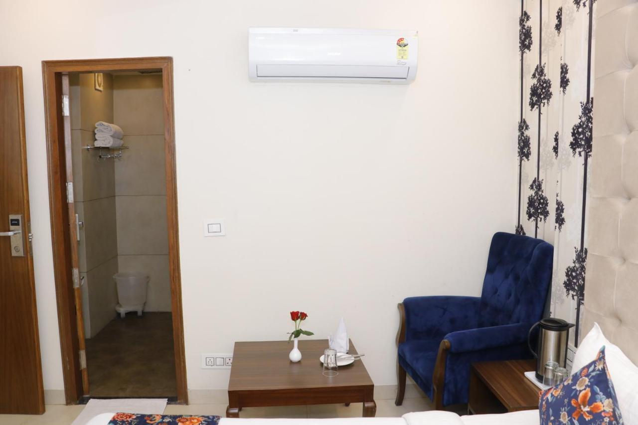 Hotel S C Residency Zirakpur Buitenkant foto