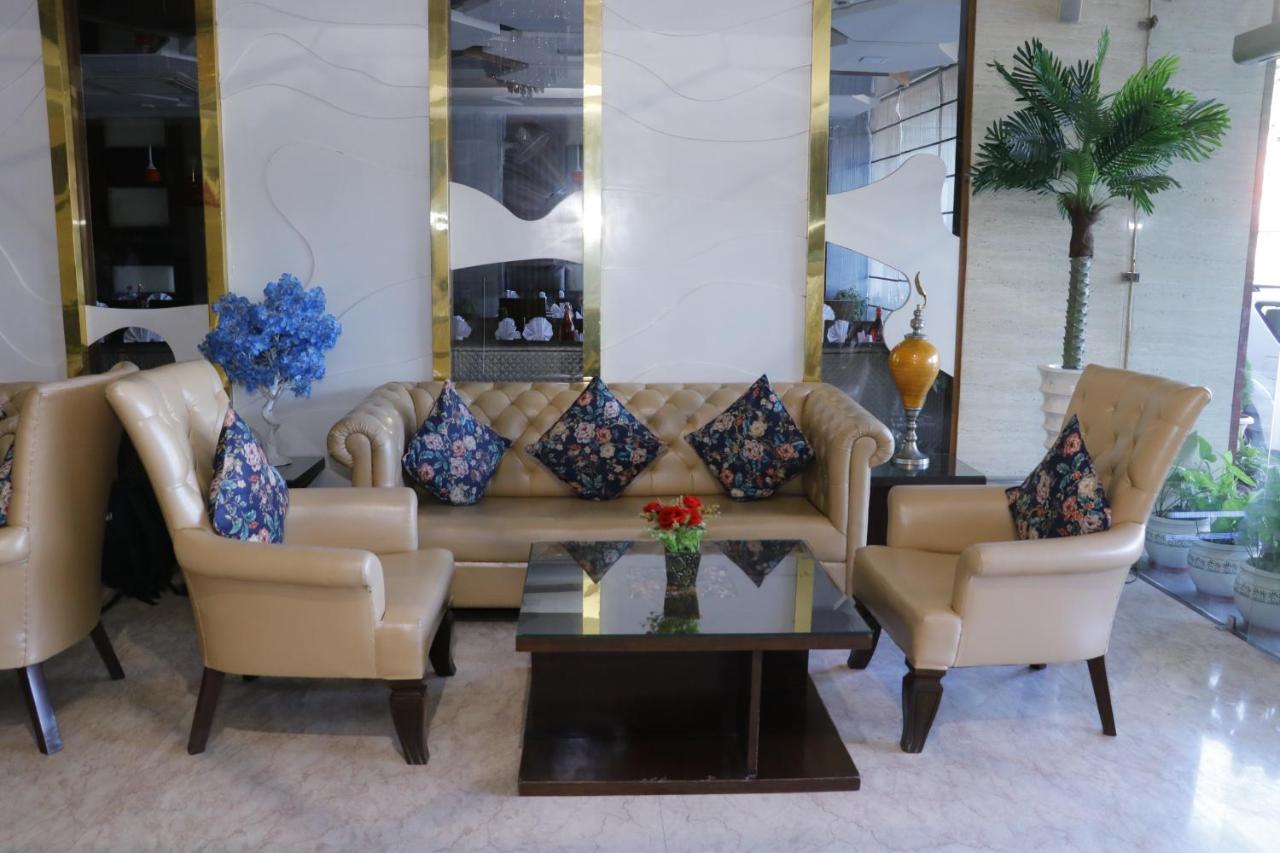 Hotel S C Residency Zirakpur Buitenkant foto