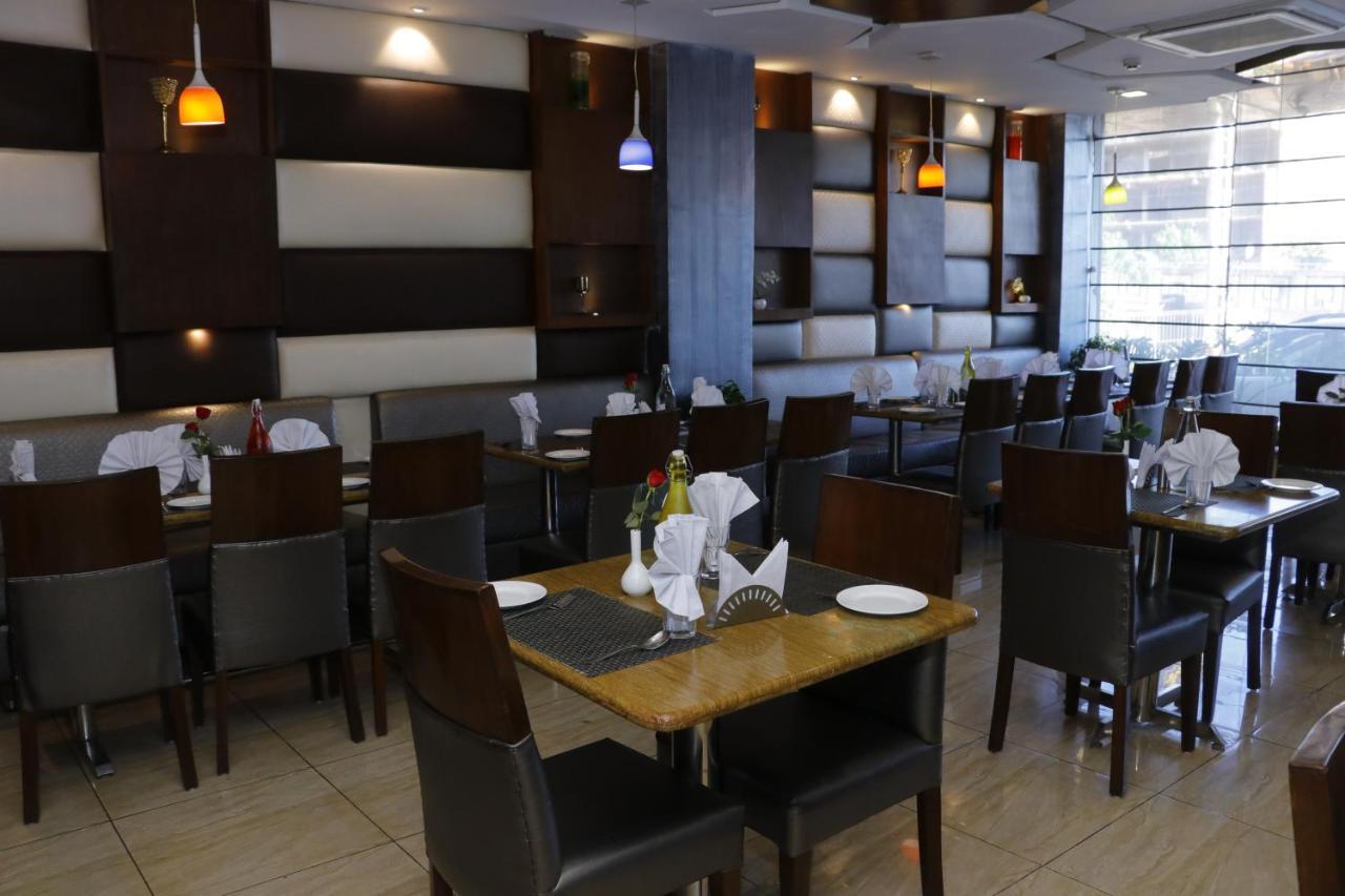 Hotel S C Residency Zirakpur Buitenkant foto