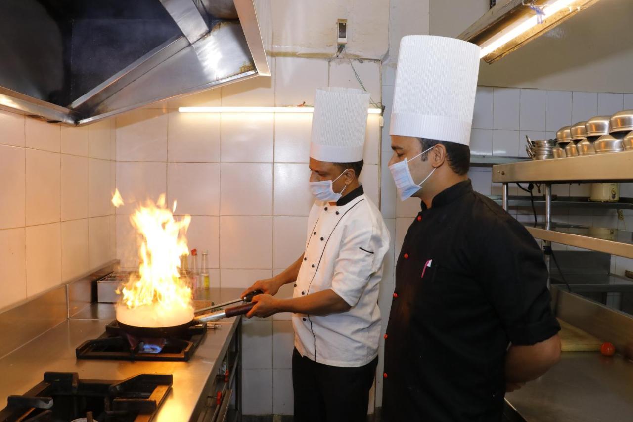 Hotel S C Residency Zirakpur Buitenkant foto
