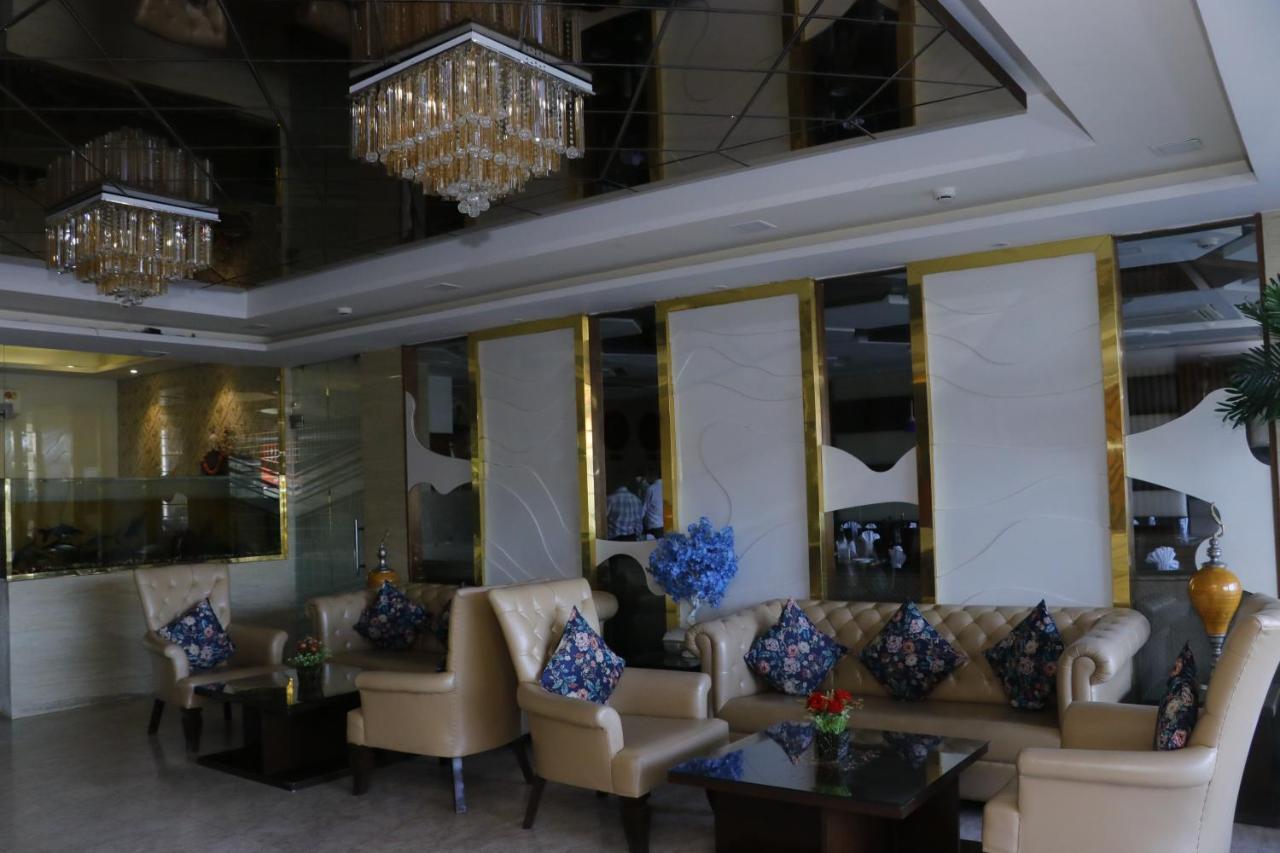Hotel S C Residency Zirakpur Buitenkant foto