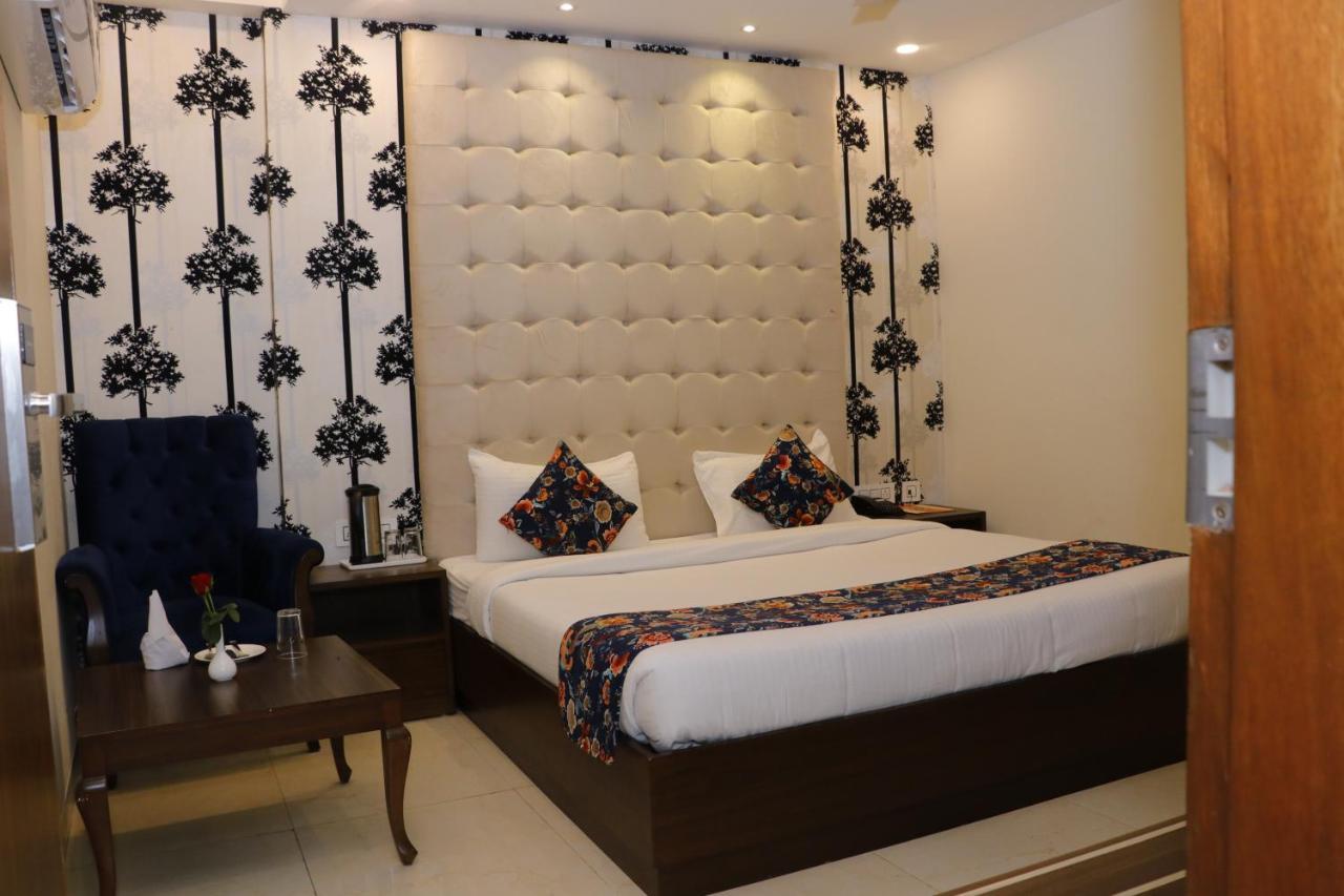 Hotel S C Residency Zirakpur Buitenkant foto