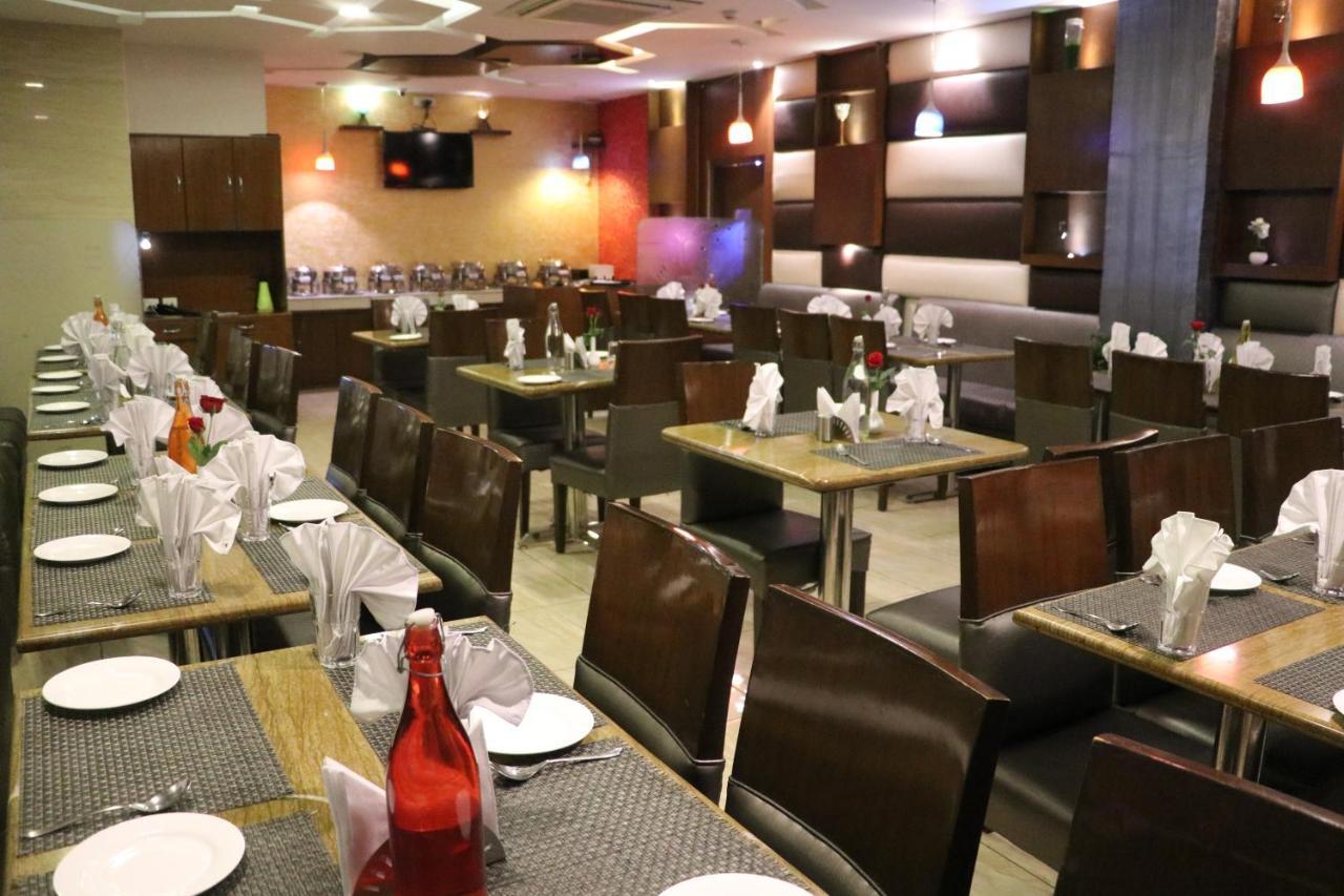 Hotel S C Residency Zirakpur Buitenkant foto