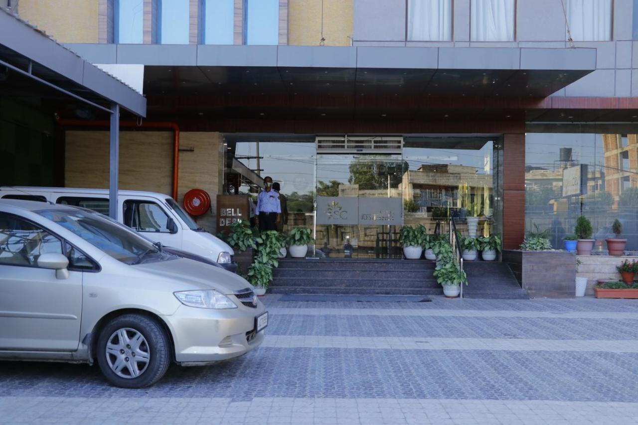 Hotel S C Residency Zirakpur Buitenkant foto