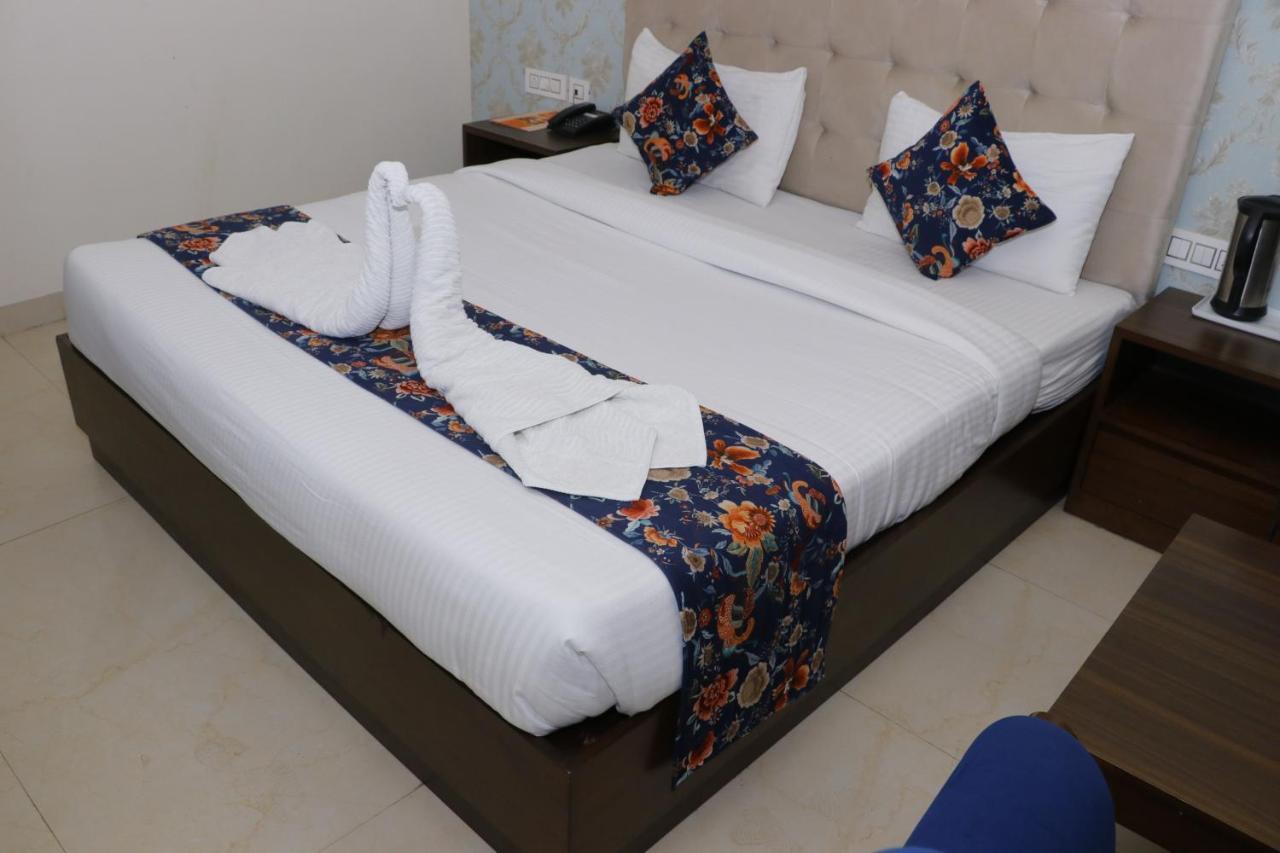 Hotel S C Residency Zirakpur Buitenkant foto