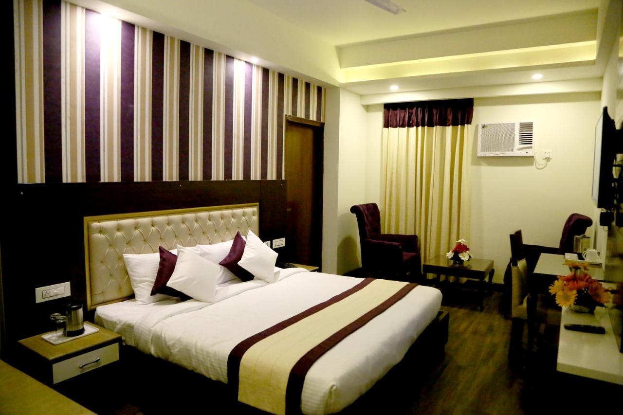 Hotel S C Residency Zirakpur Buitenkant foto
